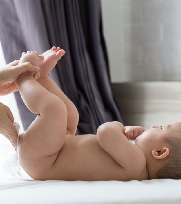 婴儿粪便中的白色凝乳:原因，症状和何时担心