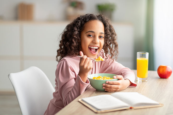 一顿营养丰富的早餐会帮助你的孩子保持精力充沛。