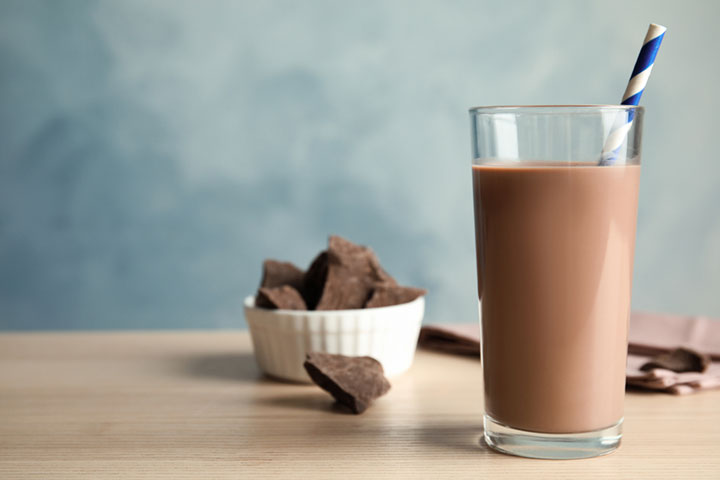 巧克力牛奶提供了理想剂量的钙和维生素D