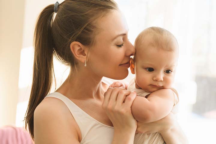 只有在喂奶的过程中，女人才能意识到自己的母性。
